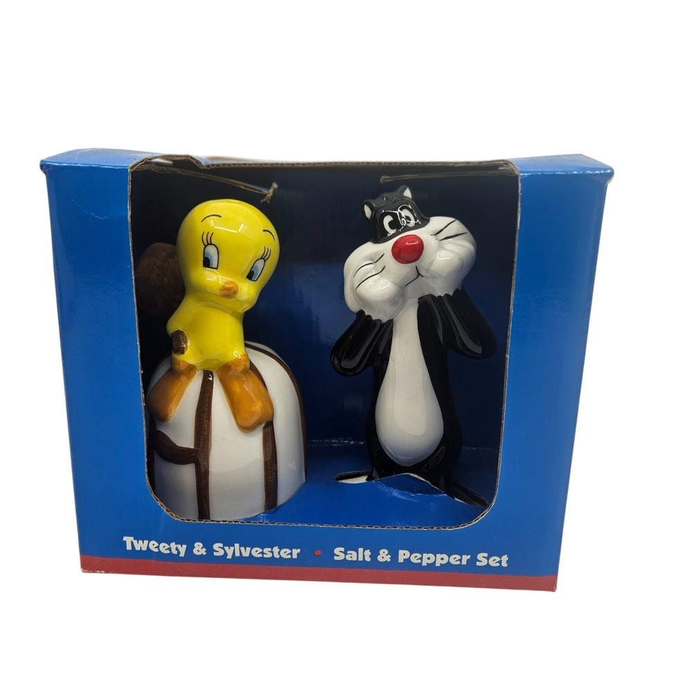 Vintage New Tweety Bird & Sylvester The Cat Ceramic Salt & Pepper Shakers